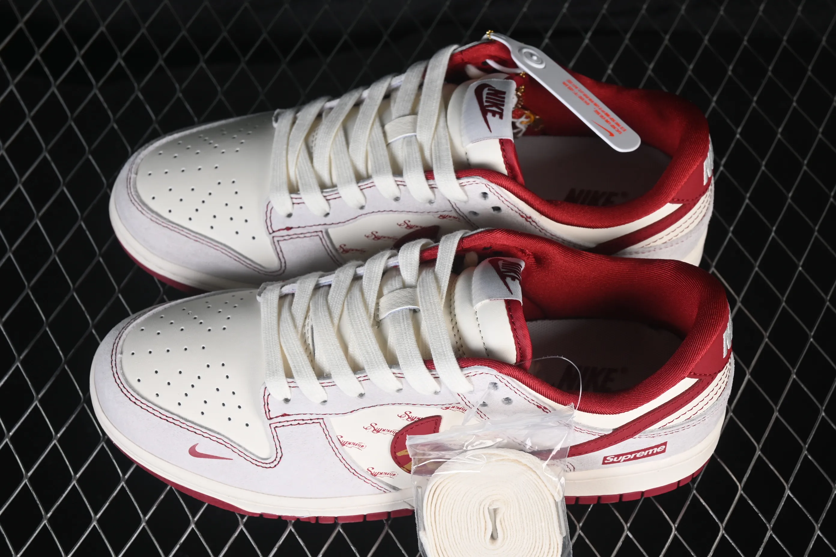 All categories Nk SB Dunk Series Nk SB Dunk Low High-end customized low-top sneakers Nike SB Dunk Low Limited edition for the Year of the Horse Off-white High-end customized low-top casual sneakers JP2026-110